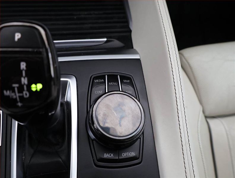 BMW X6 (2017) xDrive40d - fotka 13 z 20