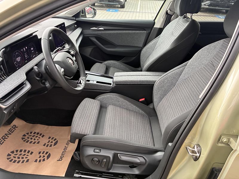 Škoda Superb 110KW,  REZERVACE - fotka 12 z 38