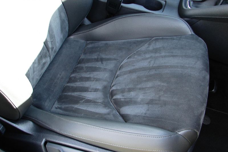 Seat Leon 1.6 TDi 110PS LED Navi-ZADÁN!  - fotka 12 z 42