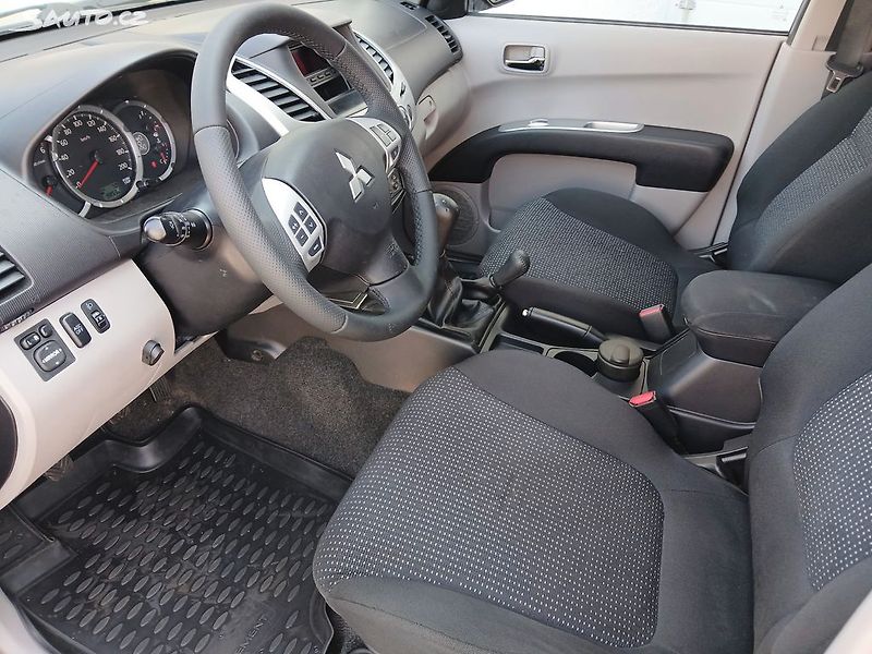 Mitsubishi L200 2,5 DI-D 131kW 4WD - fotka 9 z 28