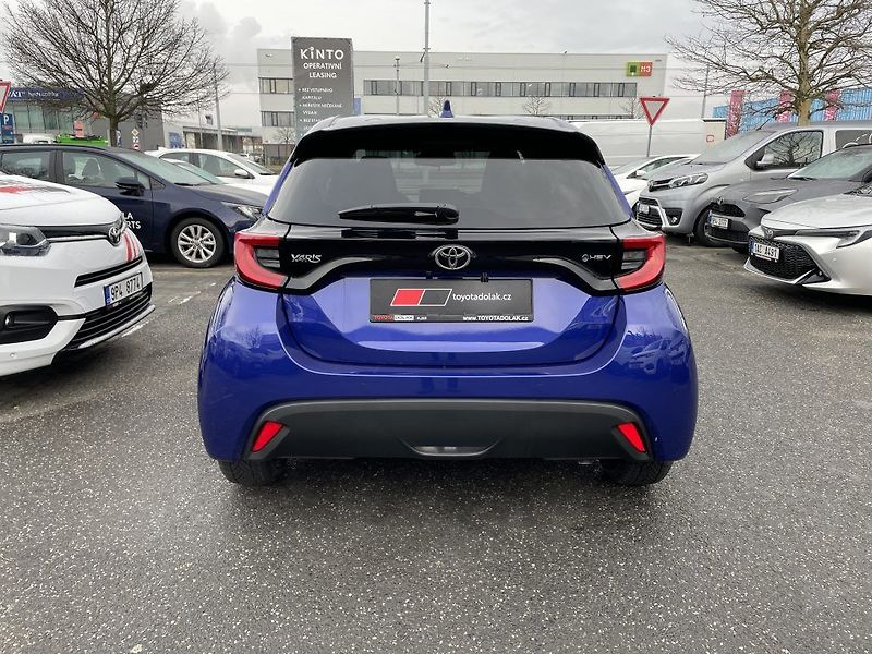 Toyota Yaris 1.5 Hybrid ODBĚR IHNED - fotka 4 z 27