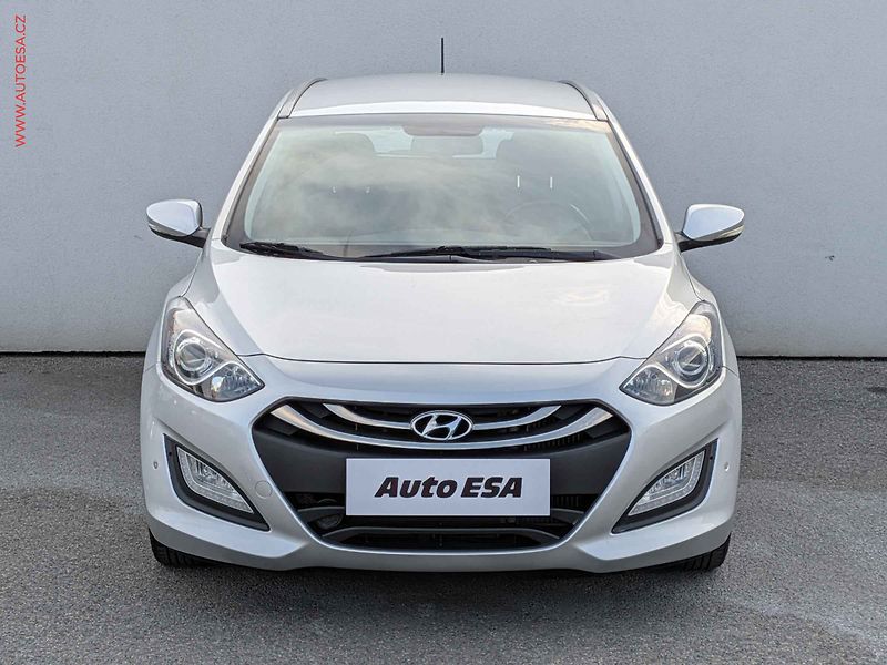 Hyundai i30 (2014) 1.6CRDi, ČR, AC, navi, park - fotka 2 z 16