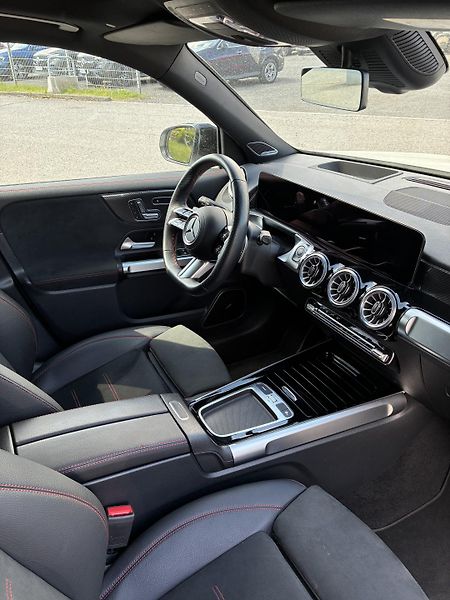 Mercedes-Benz GLB (2025) 200d 4MATIC - fotka 6 z 15