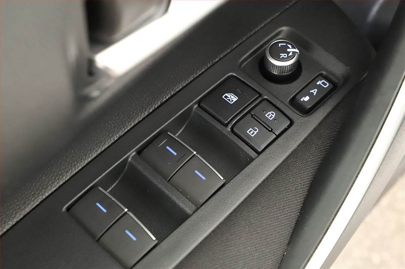 Toyota Corolla (2023) Comfort 1.5 VVT-i - fotka 17 z 17