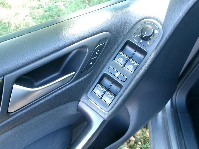 Volkswagen Golf (2010) 1,2TSI AUTOKLIMA - fotka 9 z 23