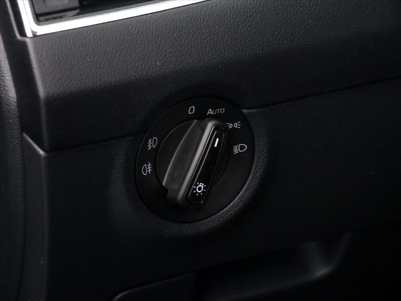 Škoda Octavia 2,0 TDi 110kW Style Aut.klima - fotka 15 z 30