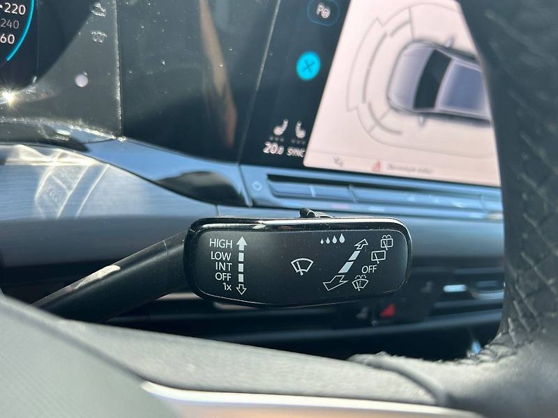 Volkswagen Golf Style 6G 1,5TSI - fotka 17 z 25