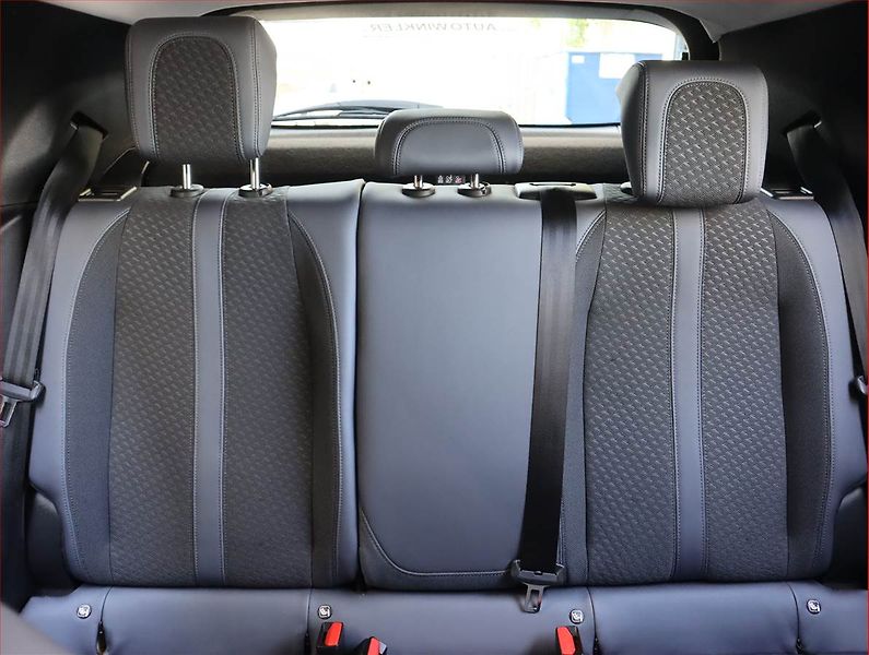 Peugeot 2008 (2020) Active 1.2 PureTech, Kůže - fotka 10 z 20