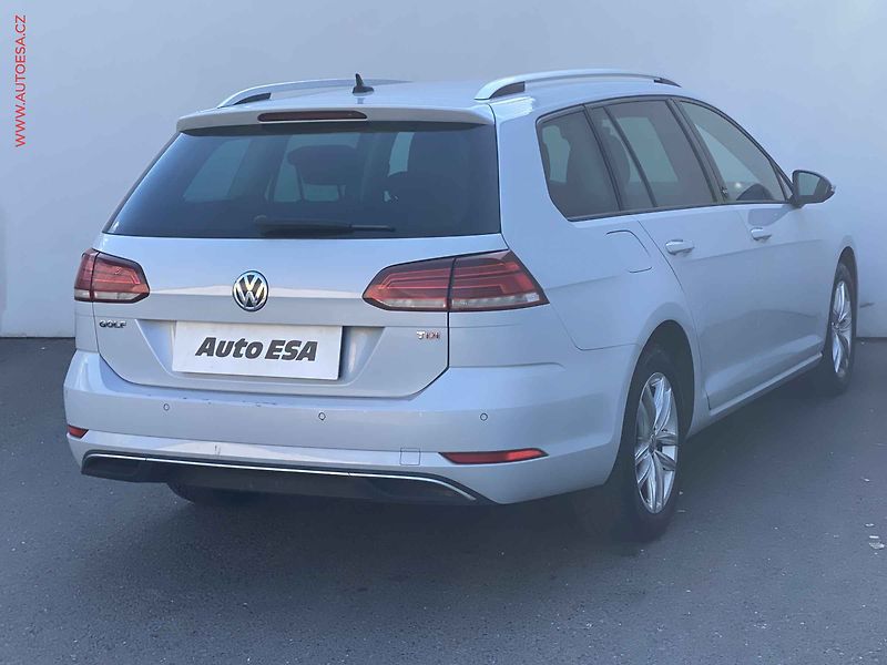 Volkswagen Golf (2019) 1.6TDi, Navi, LED - fotka 4 z 18