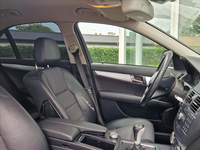 Mercedes-Benz Třídy C 2,2 CDI AVANTGARDE MAN TOPSTAV - fotka 17 z 36