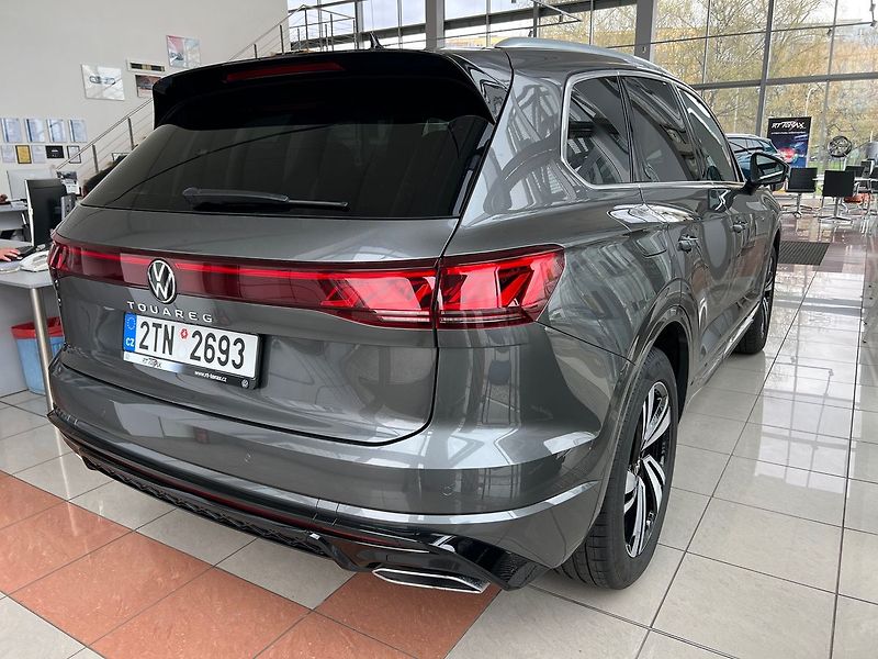 Volkswagen Touareg R-line 3,0TDI 210kW - fotka 3 z 22