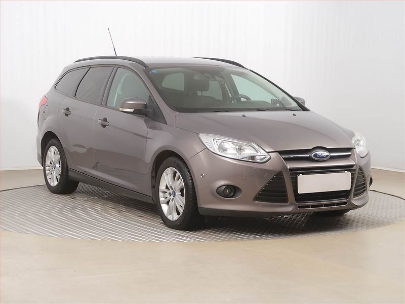 Ford Focus (2012) 1.6 TDCi, Tažné, rezervace - fotografie inzerátu