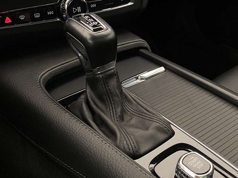 Volvo V90 CC T5 AWD MOMENTUM REZERVACE - fotka 27 z 46