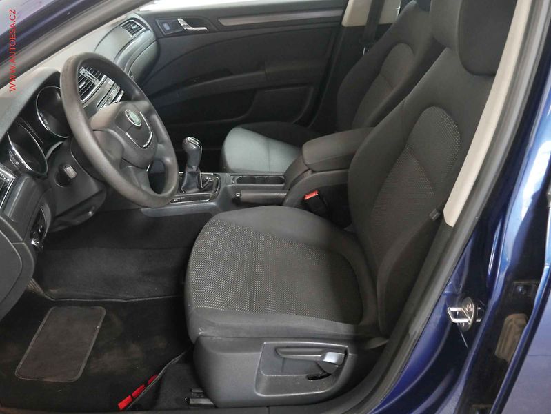 Škoda Superb (2011) 2.0 TDi, AC, STK4/28 - fotka 9 z 15