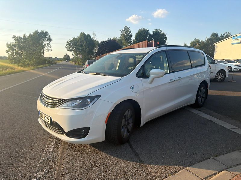 Chrysler Pacifica (2018)  3,6 L DVD Hybrid Plug In 2018 - fotka 2 z 20