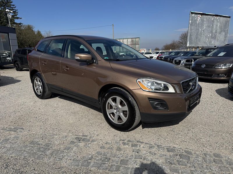 Volvo XC60 (2010) 2.4D5 151KW 1.Majitel AWD  - fotka 2 z 40