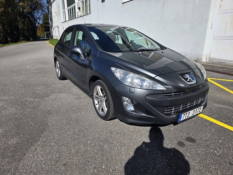 Peugeot 308 (2010) 1.6i TAŽNÉ  - fotka 2 z 16