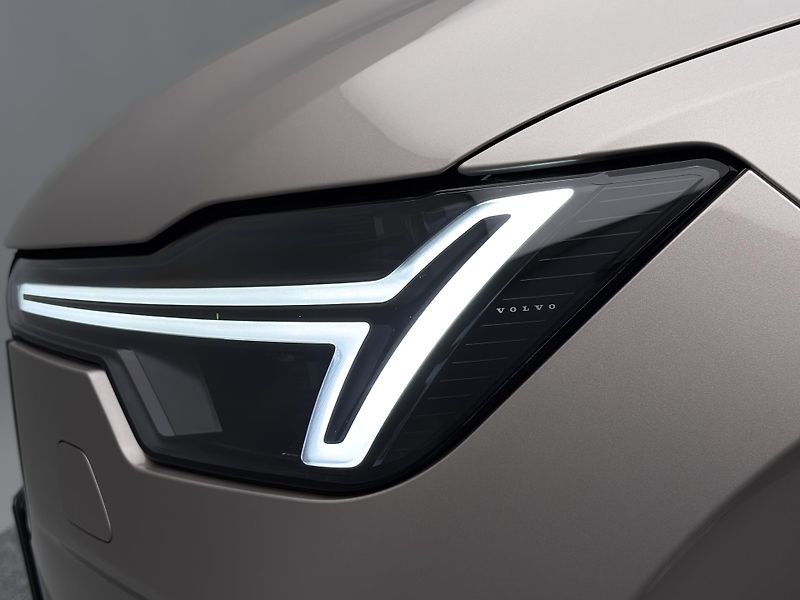 Volvo XC90 (2026) T8 AWD Plug-in ULTRA DARK 7m - fotka 22 z 29
