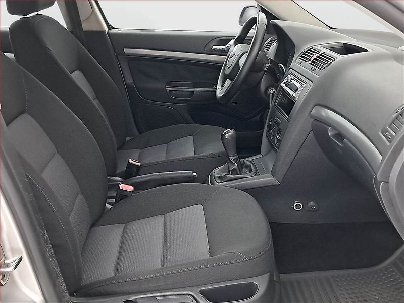 Škoda Octavia (2008) 1.8 TSI, po STK, jezdí výborně - fotka 9 z 13