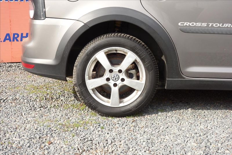 Volkswagen Touran 2,0 TDi,SERV.KN.,CROSS,7 MÍST. - fotka 9 z 32