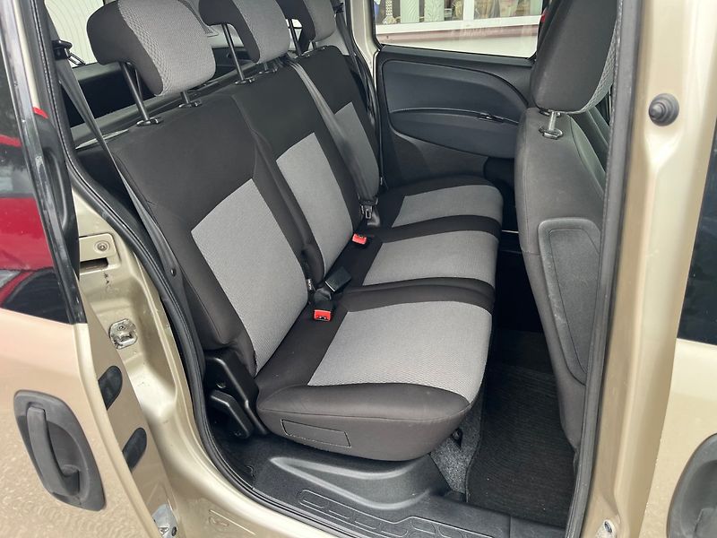Fiat Dobló (2010) 1.6 JTD 7 Míst  Nová STK - fotka 12 z 19