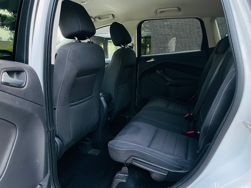 Ford Kuga 2.0TDCi 4x4 MAN SERVISKA TAŽNÉ - fotka 29 z 42