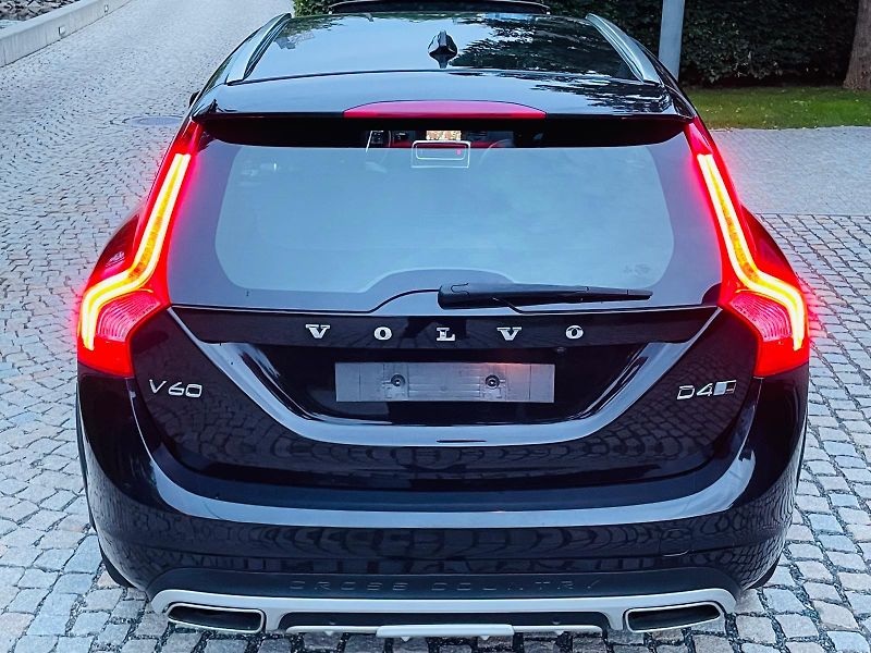 Volvo V60 2.4D4 5V AUTOMAT KAMERA TAŽNÉ - fotka 13 z 50