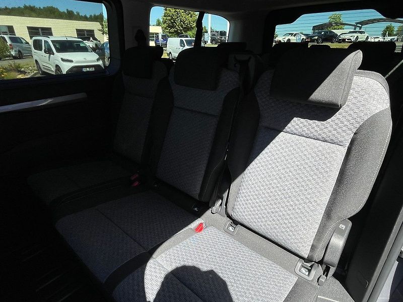 Toyota ProAce Verso 2.0L 8AT Family 8 - fotka 10 z 24