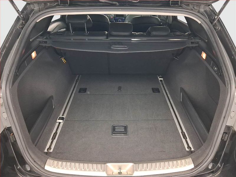 Hyundai i40 (2012) 1.7 CRDi, Navi, Xenony - fotka 14 z 24