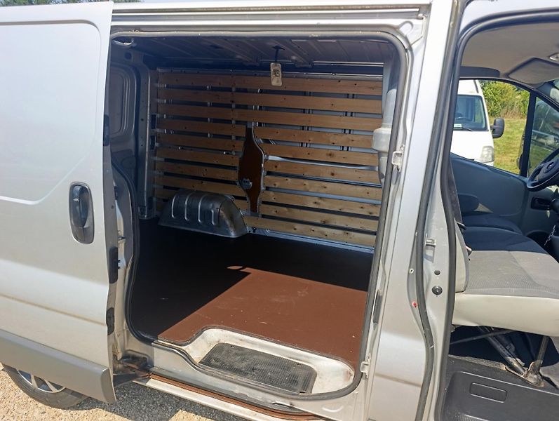Opel Vivaro (2012) 2.0 DCi tažné DPH klima - fotka 16 z 17