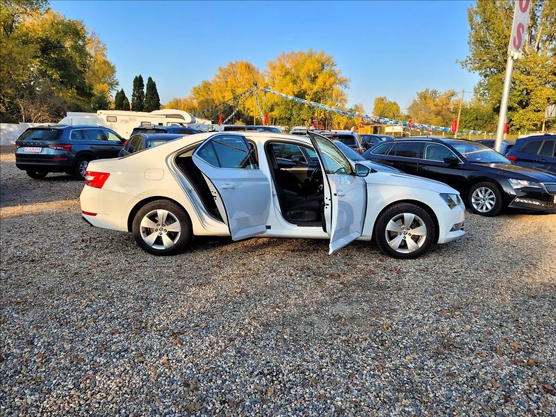 Škoda Superb 2,0 TDI,140kw,DSG,Panorama - fotka 18 z 50