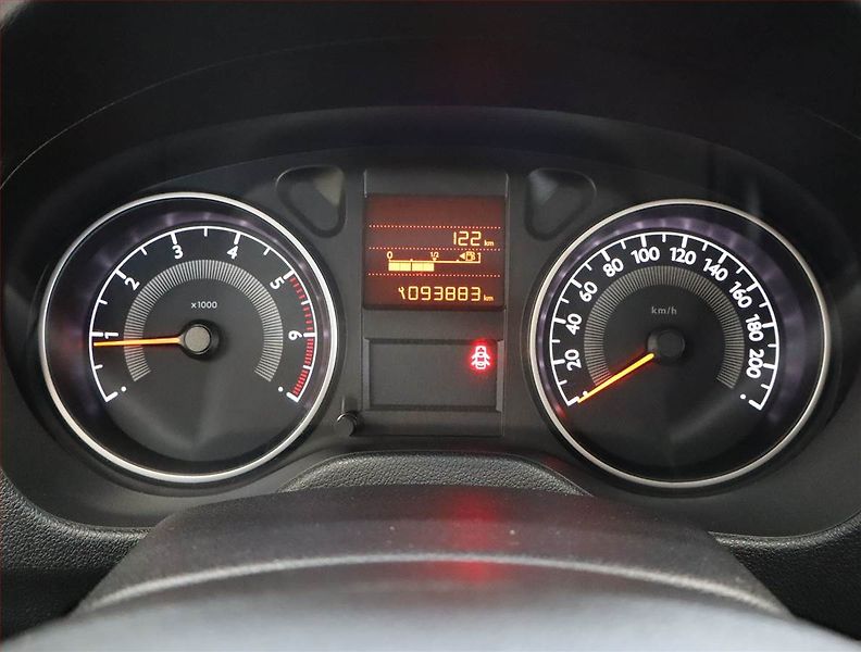 Peugeot 301 (2012) Allure 1.6 HDi, Tempomat - fotka 11 z 21