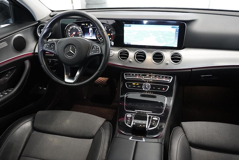 Mercedes-Benz Třídy E 3,0D V6 AUTOMAT - fotka 21 z 27
