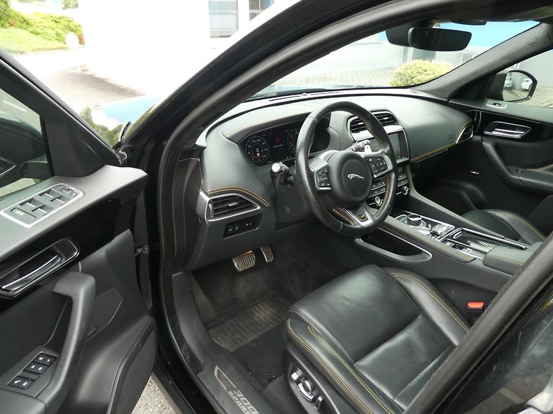 Jaguar F-Pace 300 SPORT 221kW 4x4  - fotka 9 z 15
