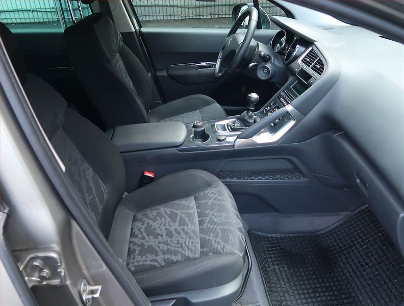 Peugeot 3008 (2010) 1.6 HDi, Tempomat - fotka 9 z 14
