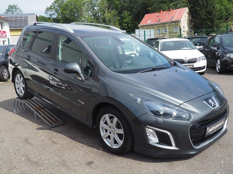 Peugeot 308 (2013) 2.0 HDI, SW BusinessLine, AT - fotka 5 z 33