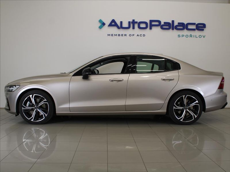 Volvo S60 2,0 B5 AWD Ultimate Dark ČR - fotka 5 z 28