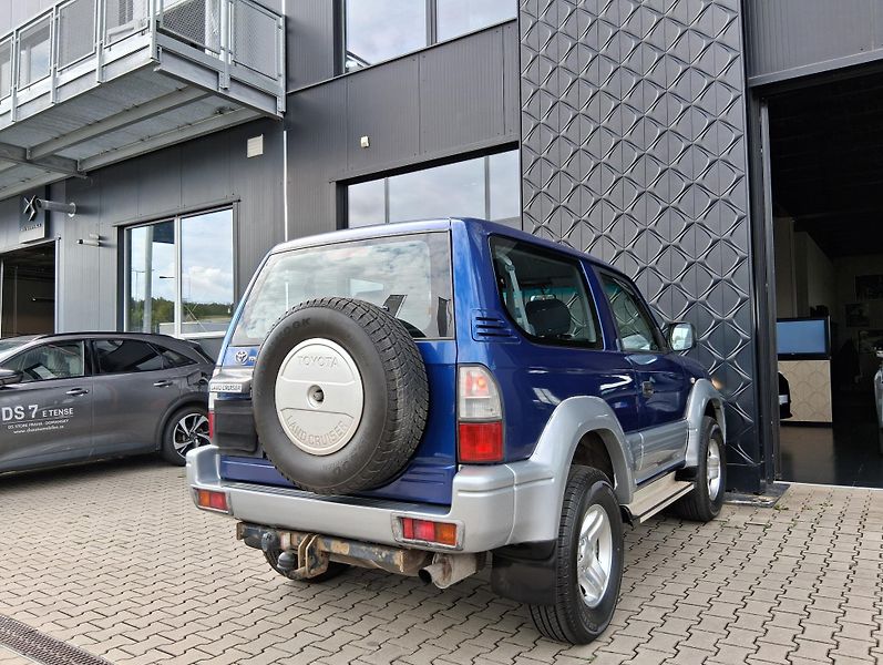 Toyota Land Cruiser 3.0 TD GX 4x4 92 kW  - fotka 3 z 24