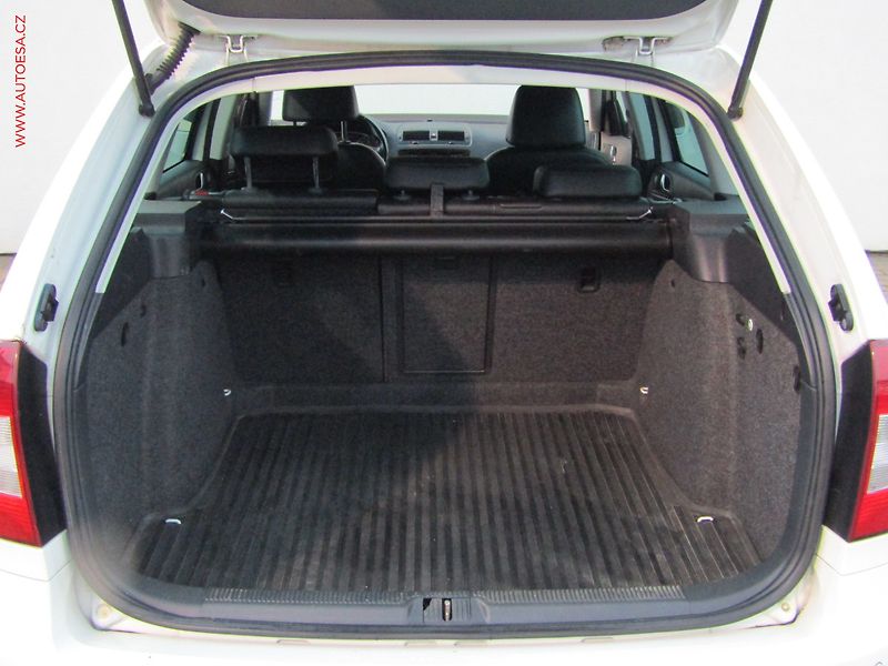 Škoda Octavia (2012) 2.0 TDi, Elegance, DSG, xenon - fotka 7 z 19