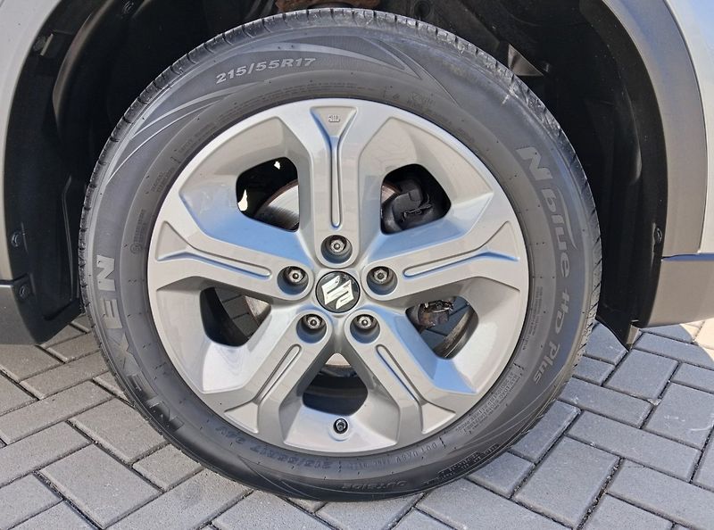 Suzuki Vitara (2015) 1.6 VVT 4x4! Kamera! 2sady kol - fotka 32 z 33
