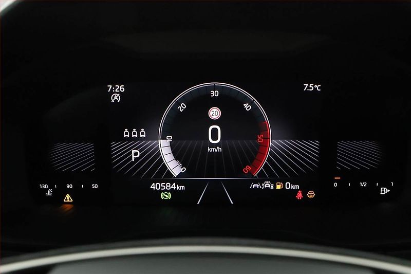 Škoda Karoq (2024) Fresh 2.0 TDI - fotka 8 z 17