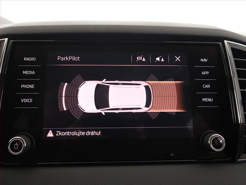 Škoda Karoq (2019) Style 1.6 TDI, Serv.kniha - fotka 17 z 19
