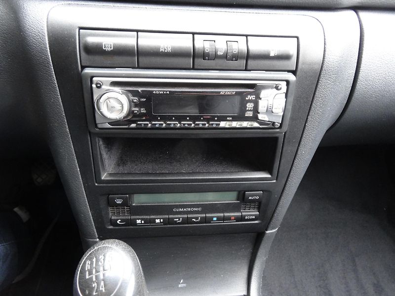 Škoda Octavia Kombi 1.6MPi rezervace - fotka 11 z 11