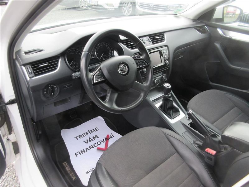 Škoda Octavia 1,6 TDI Elegance Top Stav - fotka 6 z 14