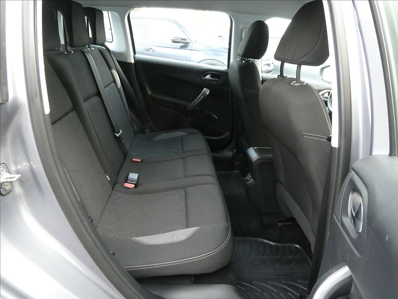 Peugeot 2008 1,2 PureTech 81kW AUTOMAT, ČR - fotka 24 z 38