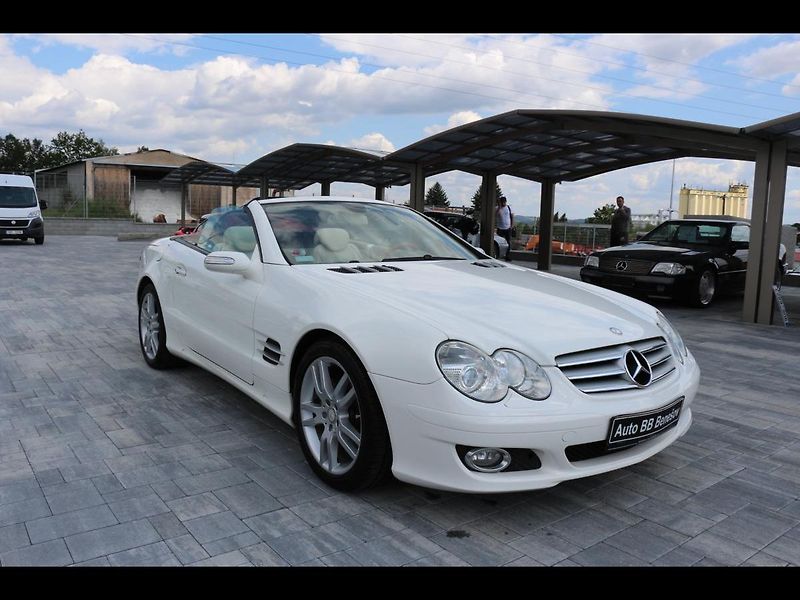 Mercedes-Benz SL 500 V8, facelift, 390 PS - fotka 12 z 44