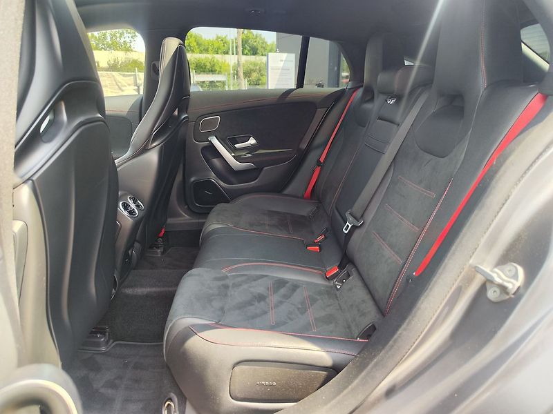 Mercedes-Benz CLA AMG 45S 4Matic Shooting Brake - fotka 13 z 38