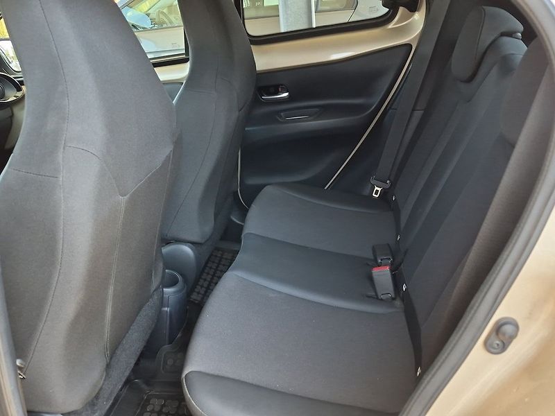 Toyota Aygo Executive Smart JBL 1,0 CVT - fotka 10 z 25