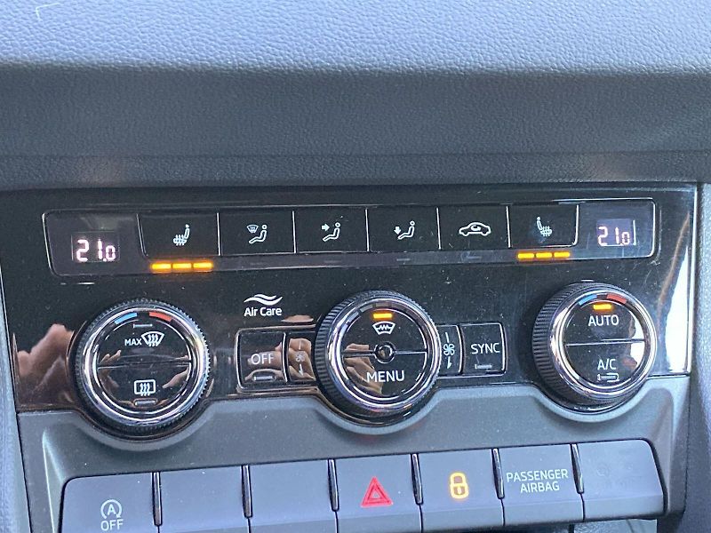 Škoda Karoq (2022) 2.0 TDI 4x4 DSG SportLine - fotka 17 z 34