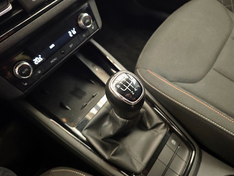 Škoda Scala (2020) 1.0 TSi Drive 125 Years - fotka 28 z 40
